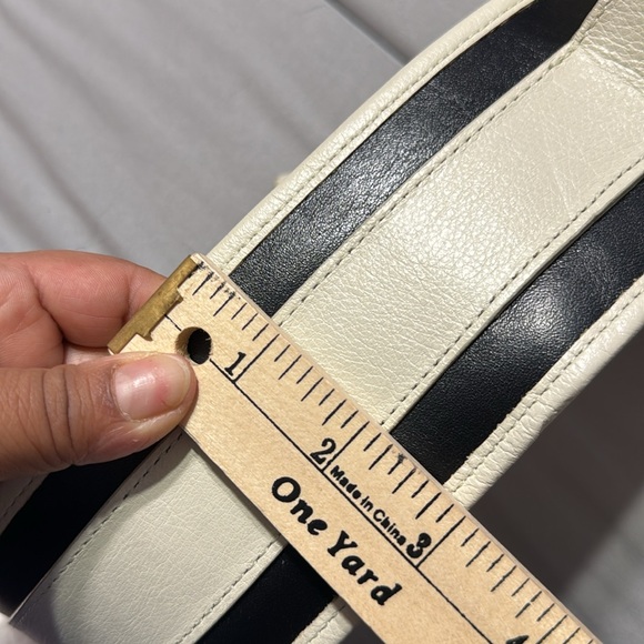 Saks Fifth Avenue oversized leather belt - Picture 4 of 4